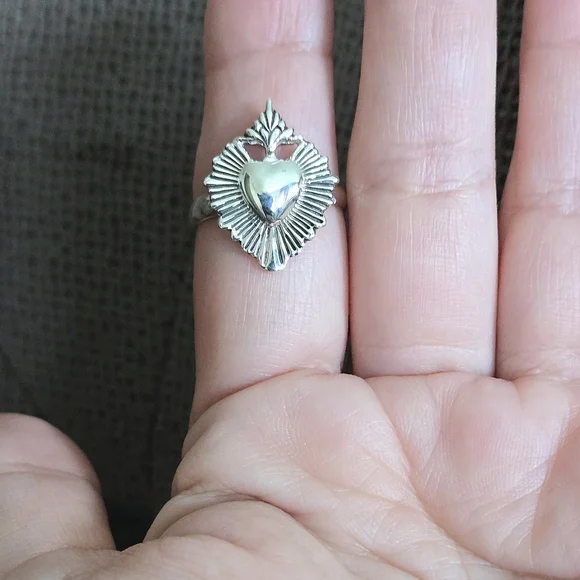 Sterling Silver🤍 El Sagrado Corazon (The Sacred Heart) Ring💍 - NWT - Picture 14 of 16
